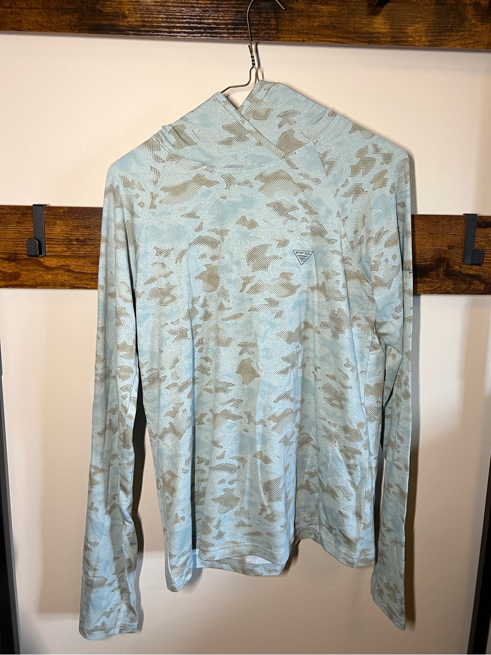 Columbia Light Blue & Tan Camo Long Sleeve Pullover (Brand new without tags)